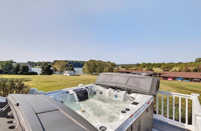 Crescent Cove: Luxury Lake Anna Retreat for 18 with Sandy Beach & Hot Tub