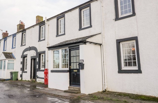 CRINAN COTTAGE, family friendly, with open fire in Carlisle