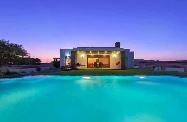 Cristelia Luxury Sea Front & Pool Villa