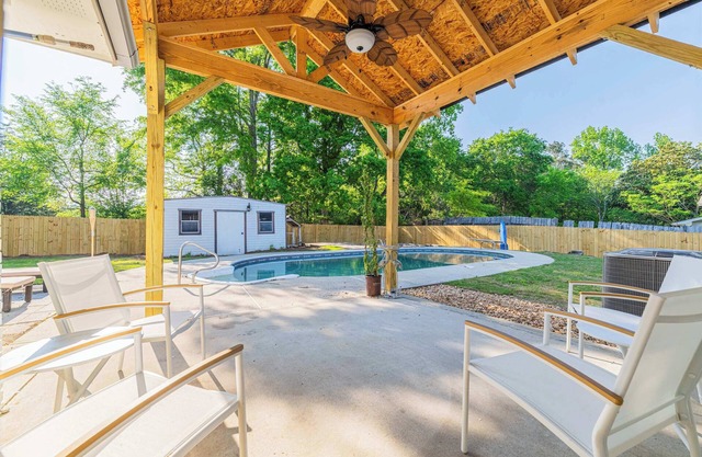 Crowning Glory W/Pool & GameRoom