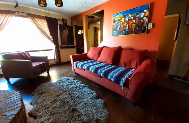 Crows - 2 storey home, 3 bedrooms + basement laundry