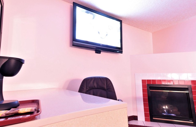 Crystal Star Inn Edmonton Airport