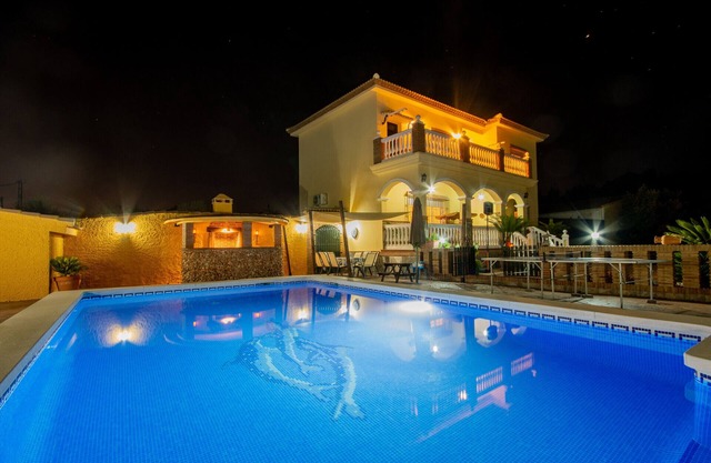 Cubo's Villa Torre Encina/air conditioning/free wifi/private pool/terrace