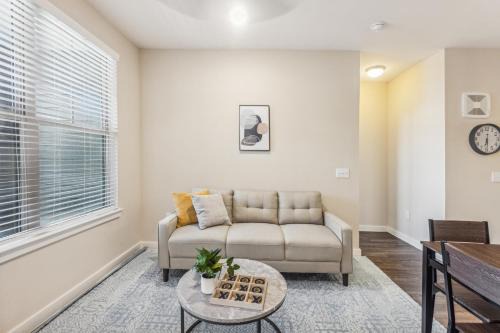 Cullen 4307 I Parking I Pool I Gym I 2bd2bth