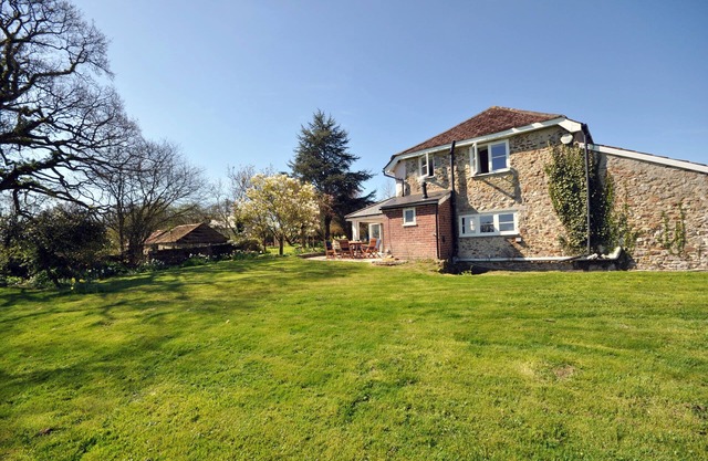 CULVERWELLS, pet friendly, with open fire in Axminster