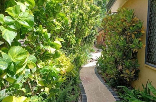 Currumbin Creek Front - Tropical & Private with Pool