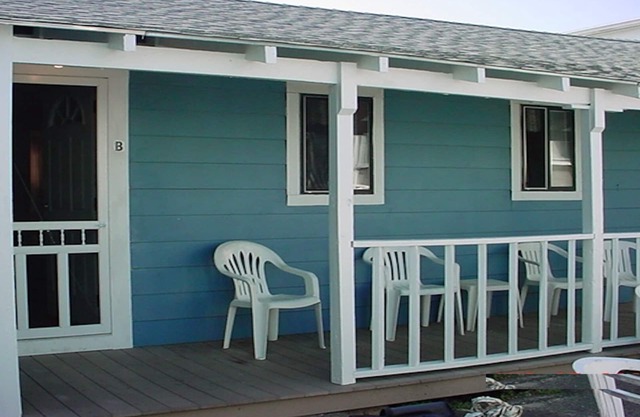 Cute and Cozy. Short walk to Sand. Close to Attractions.