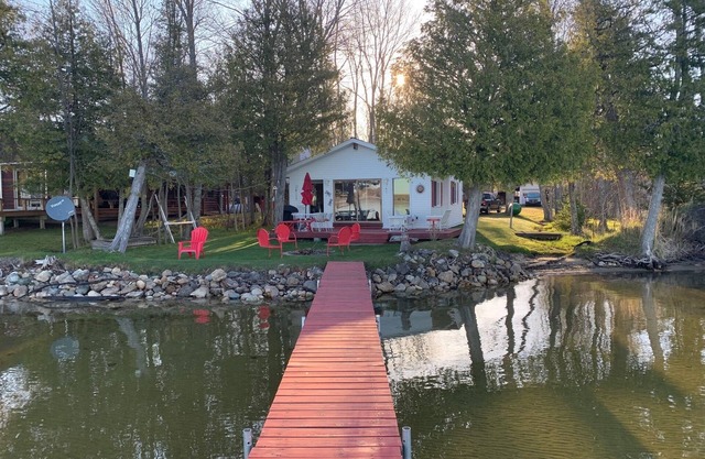 Cute As A Bug Cottage On The Shores of Big Manistique Lake