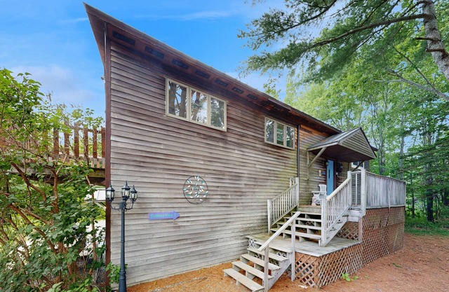 Cute cottage with fast WiFi & full kitchen - 1 mile to downtown & next to Acadia