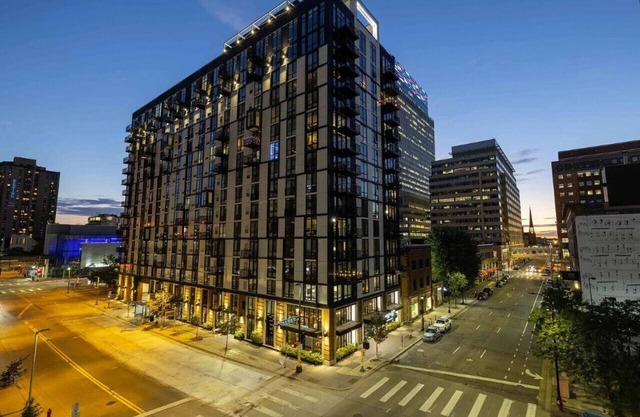 CW Studio Sky Lounge Rooftop Pool Gym X