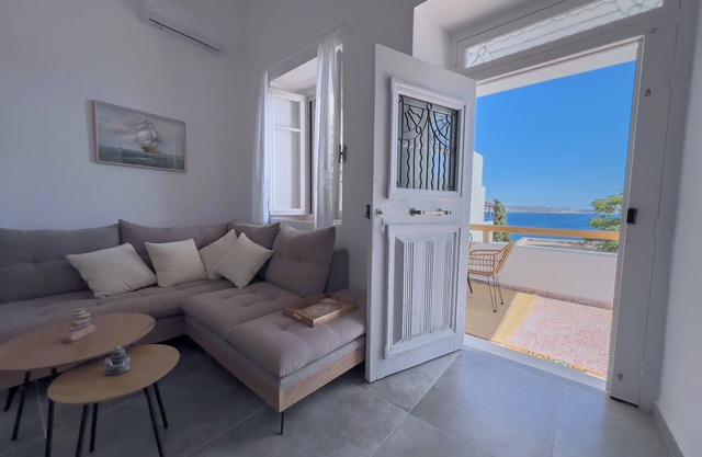 Cycladic Home with a view - 2 min walk from the beach!