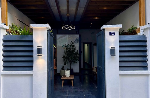 CYRUS HOTEL-HOUSE
