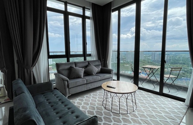 D'pristine 3 bedroom condo 10pax 3mins walk to Legoland!