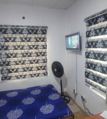 da vics hotel rooms airport pickup available