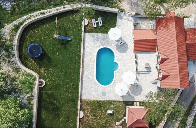 Dalmatia Stone House - heated swimming pool