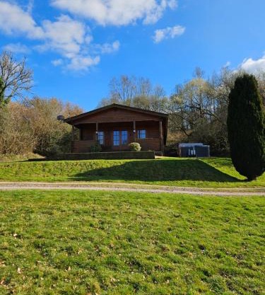 Damsel lodge, Lakeside lodges