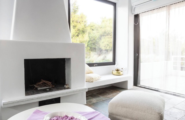 Danae's ArtnVouliagmeni
