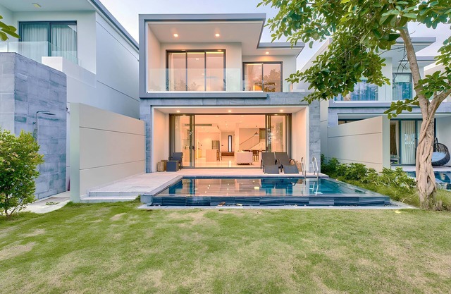 DANANG BRG GOLF VILLA, 3Bedrooms,Private Swimming Pool,15'toBeach,FREE PICK-UP