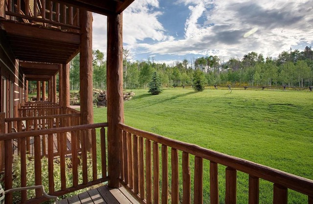Daniels Summit Lodge