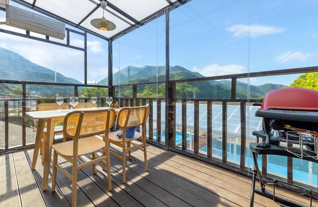 Danyang Dangdangi Dog Pension Black