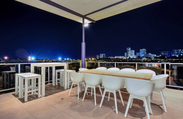 Darwin City Lights - city skyline views and jacuzzi