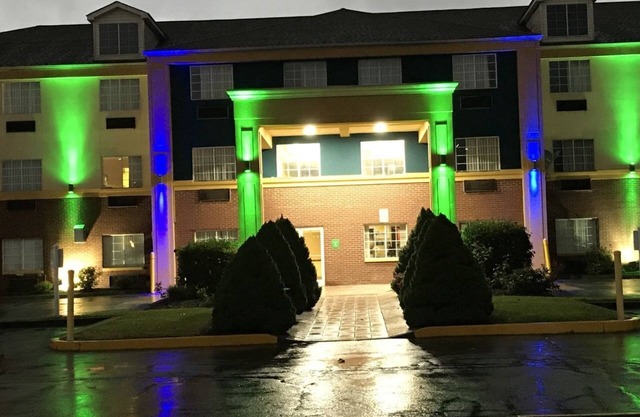 Days Inn by Wyndham Norton