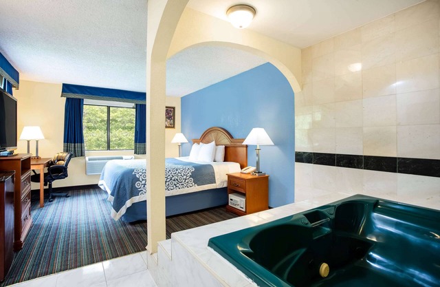 Days Inn by Wyndham Runnemede Philadelphia Area