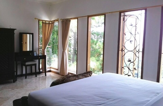 De Bukit Dago Villa by HouseinBandung