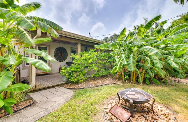 Deck, Fire Pit and Grill Port Isabel Home!