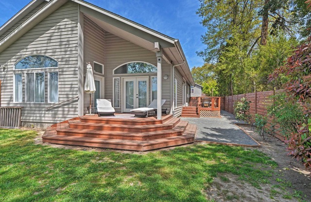 Deck & River Views: Family Home in Grants Pass