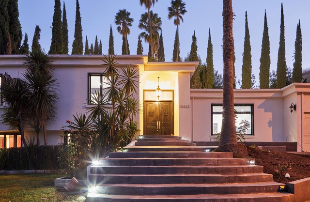 Del Campo Villa - 4BR Woodland Hills Gem with Pool and Cabana