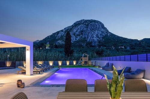 Del Sur Luxury Villa, Heated Pool & Utter Privacy, By ThinkVilla