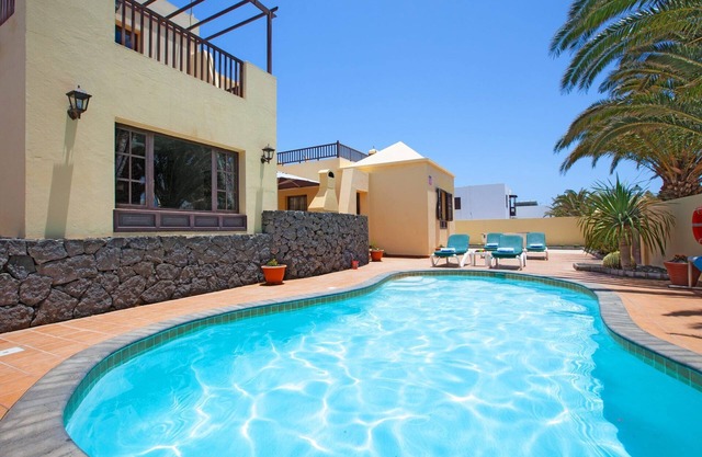 Delightful Costa Teguise Villa | 4 Bedrooms | Large Private Pool | Villa Ellen.