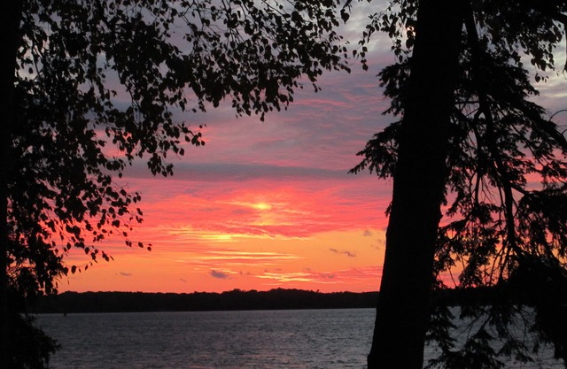 Delightful Long Lake - Wonderful Frontage - 4 Kayaks, Dock, Fire-pit & Grill