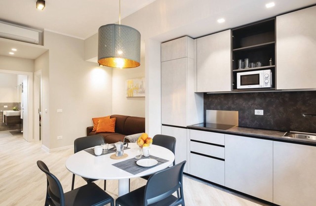 Delightful one bedroom apartment particularly welcoming, with attention to detail and very bright. It has all the necessary comforts.Located in front of the Maggiore hospital, you can easily reach the historic center, the station, the airport and the Uni