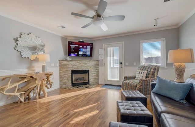 Dells, Devils Lake, Lakefront, Fireplace, Cozy