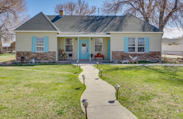 Delta Vacation Rental w/ Large Yard!