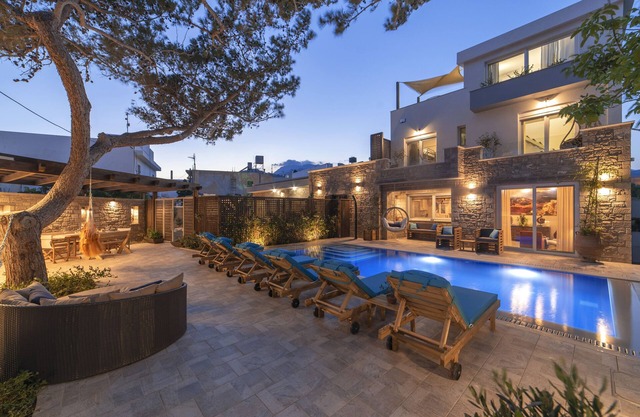 Deluxe 7 bedroom villa with private pool & spa near beach