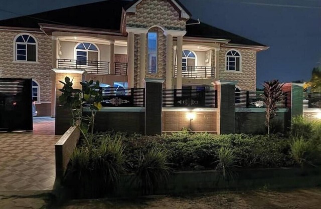 Deluxe Kingsize Bedroom