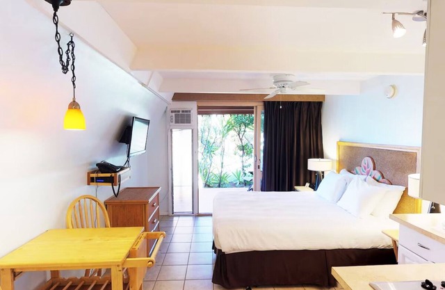 Deluxe Ocean View King: Elevated Luxury, Stunning Sea Views, Molokai Charm
