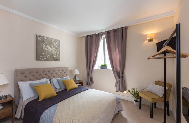 Deluxe One Bedroom Apartment