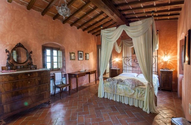 Deluxe Room in Historical Villa with pool close to Florence