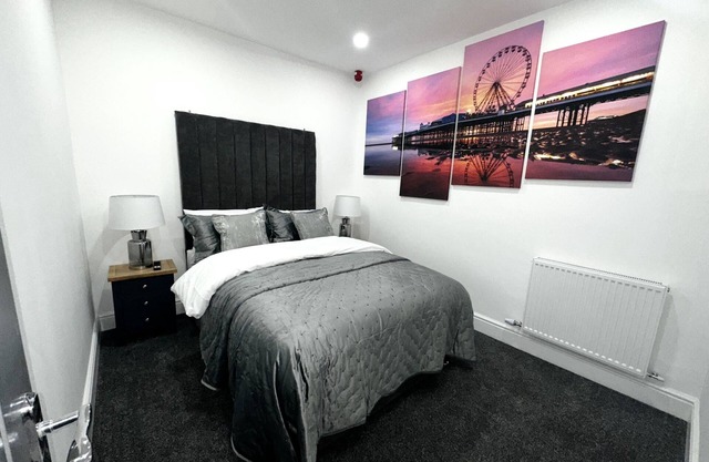Deluxe suite with hot tub and spa bath