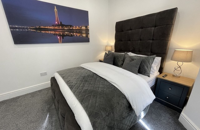 Deluxe Suite with spa bath and hottub garden