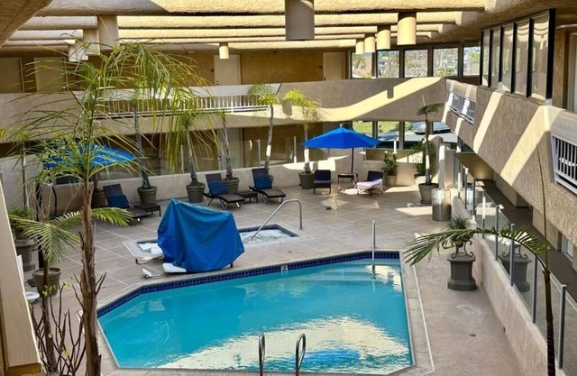 Deluxe Two Queen - The Pacific Inn