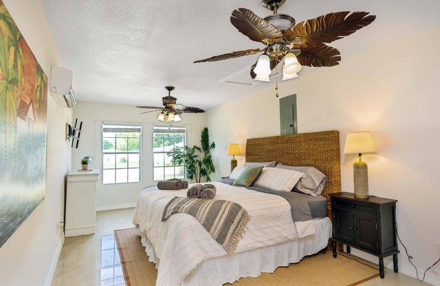 ~Den Delight Sleeps 9 UNF, Mayo Clinic, & Beach~