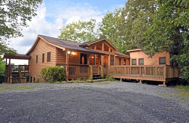 Denali-Blue Ridge, GA | 6 Bed, 5 Bath- Hot tub, Game Room