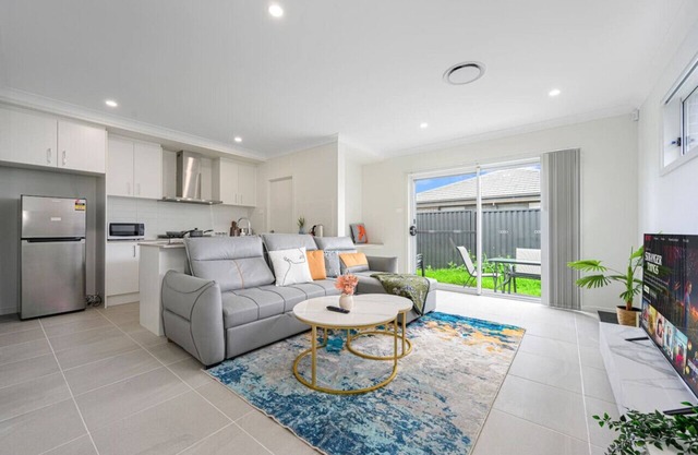 Denham Court 4Br with Central AC & WiFi near Coles