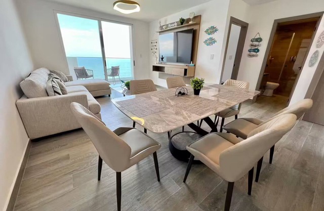 Departamento de lujo con vista infinita al mar.