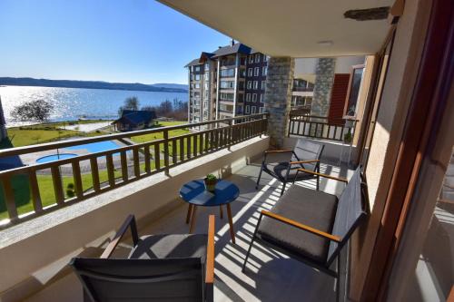 Departamento moderno con vista al lago Villarrica y piscina